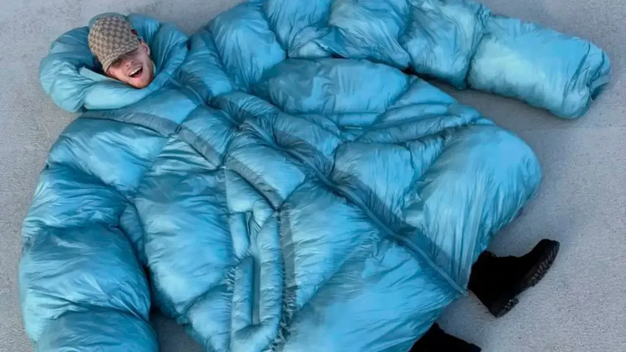 Американский бренд FINESSE удивил мир гигантским пуховиком