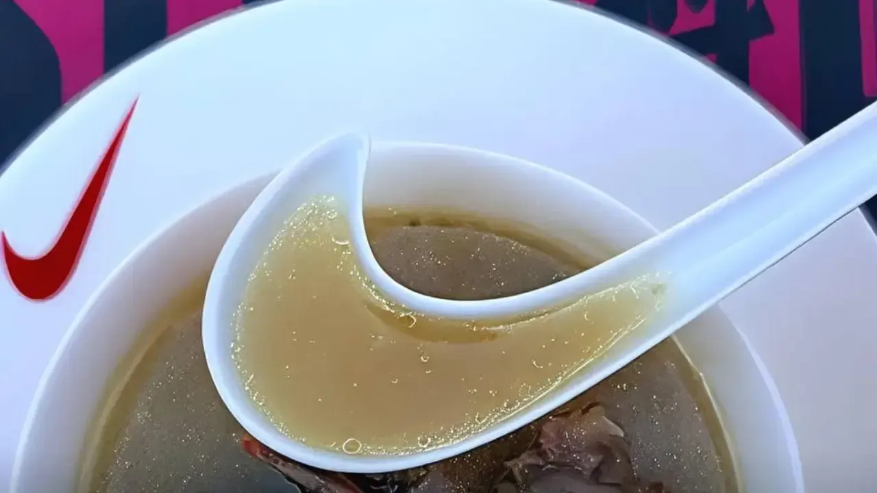 Nike удивили бегунов необычной акцией с лапшой